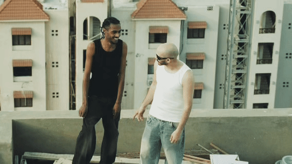 BAGGY TROUSERS (TREND)